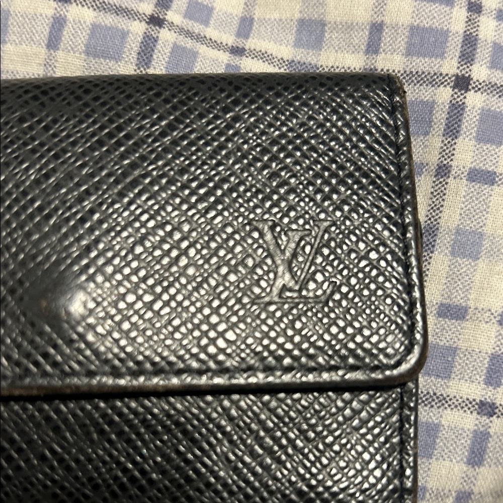 Black LV Textured Wallet - Picture 8 of 10